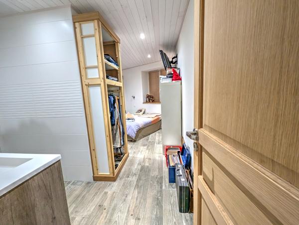 Mâcon (71000) à vendre proche MÂCON ( AIN) ,maison rénovée de 220 M2 P7 - joli terrain - gîte possible