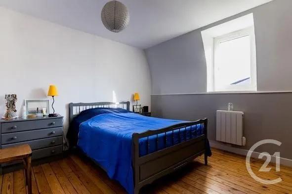 Maison à vendre  7 pièces - 251 m 2   MONTLUCON  - 03