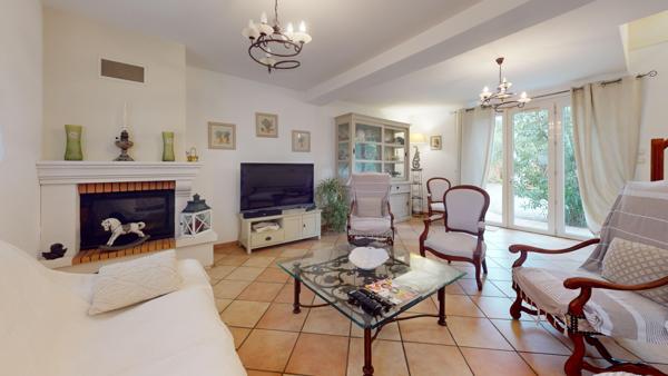 Maison
         6 pièces
        - 162 m² 439 000 € *