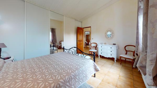 Maison
         6 pièces
        - 162 m² 439 000 € *