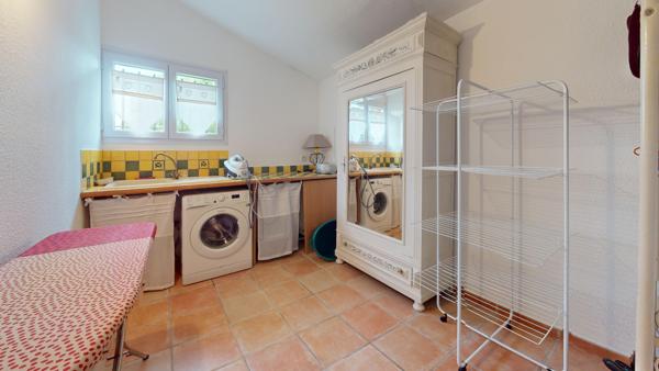 Maison
         6 pièces
        - 162 m² 439 000 € *