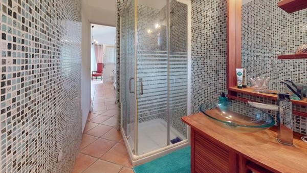 Maison
         6 pièces
        - 162 m² 439 000 € *