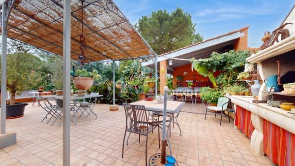 Maison
         6 pièces
        - 162 m² 439 000 € *