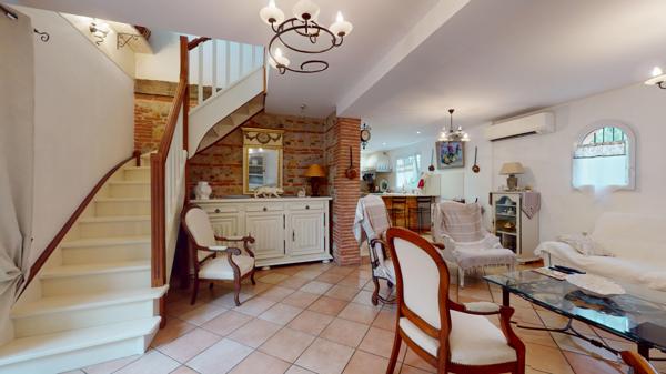 Maison
         6 pièces
        - 162 m² 439 000 € *