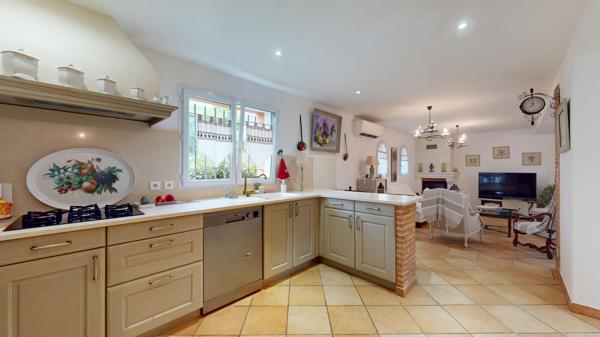 Maison
         6 pièces
        - 162 m² 439 000 € *