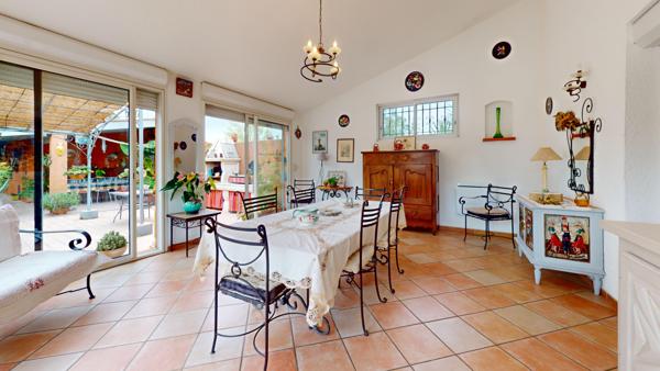 Maison
         6 pièces
        - 162 m² 439 000 € *