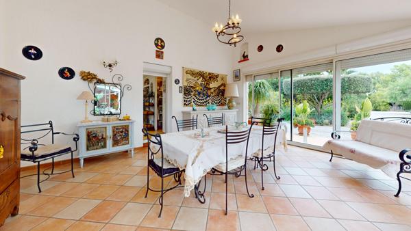 Maison
         6 pièces
        - 162 m² 439 000 € *