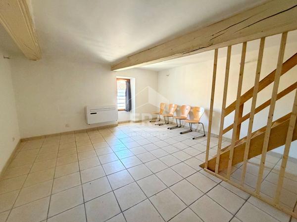 À VENDRE EXCLUSIVITE 84120 PERTUIS IMMEUBLE D'ENVIRON 101M² COMPOSE DE 2 STUDIOS ET UN APPARTEMENT DE TYPE 2 PIECES