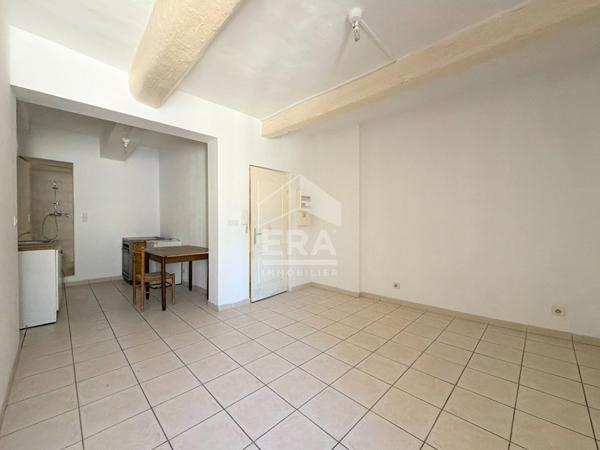 À VENDRE EXCLUSIVITE 84120 PERTUIS IMMEUBLE D'ENVIRON 101M² COMPOSE DE 2 STUDIOS ET UN APPARTEMENT DE TYPE 2 PIECES