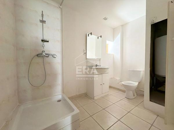 À VENDRE EXCLUSIVITE 84120 PERTUIS IMMEUBLE D'ENVIRON 101M² COMPOSE DE 2 STUDIOS ET UN APPARTEMENT DE TYPE 2 PIECES