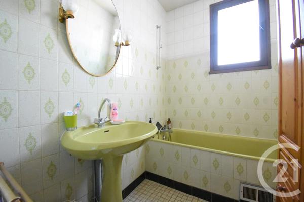 Maison à vendre  5 pièces - 110 m 2   CREUZIER LE VIEUX  - 03