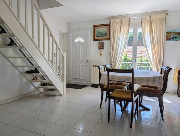 Charmante Maison à La Londe-les-Maures : 4 pièces, 399 600 € - Exclusivité NESTENN