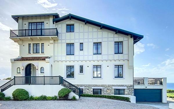 Maison à vendre    10 pièces • 550 m2 Biarritz
