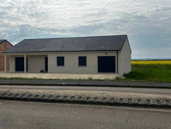 🚪 Maison neuve plain-pied avec garage, terrasse et grand terrain – À saisir !