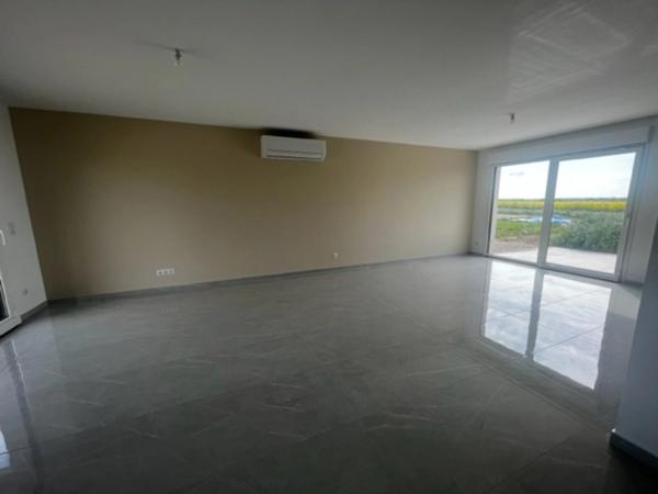 🚪 Maison neuve plain-pied avec garage, terrasse et grand terrain – À saisir !