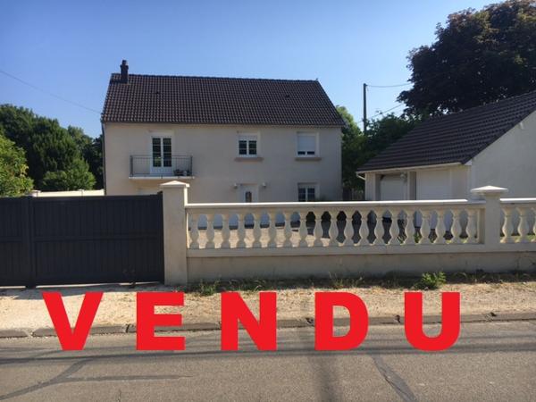 Nohant-en-Goût (18390) Maison 6pièces 165 m2 + Double Garage sur pacelle Clos de Murs de 1280m2 Secteur de St Germain du Puy