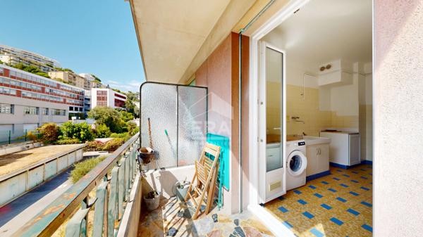 NICE - ESTIENNE D'ORVES : F1 AVEC BALCON AU CALME EXPOSÉ OUEST