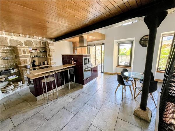 Immeuble à vendre |  Rochechouart |  7 pièces | 300 m²