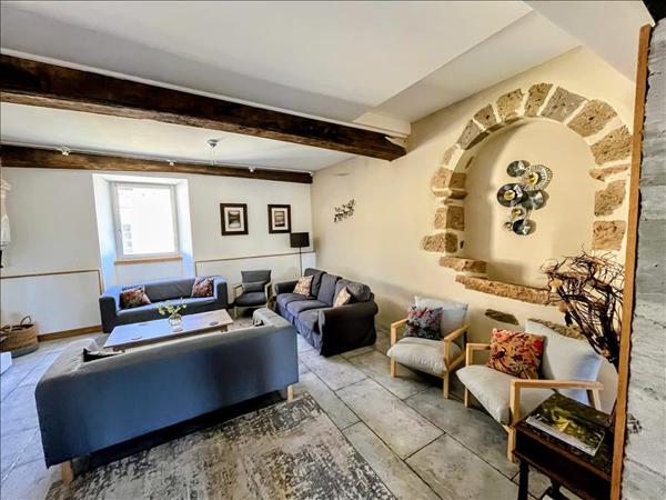 Immeuble à vendre |  Rochechouart |  7 pièces | 300 m²