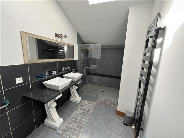 Immeuble à vendre |  Rochechouart |  7 pièces | 300 m²