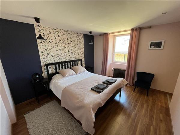 Immeuble à vendre |  Rochechouart |  7 pièces | 300 m²