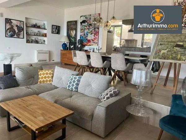 Vente                                                      Villa
                        
                     5 pièces                                         à Ajaccio