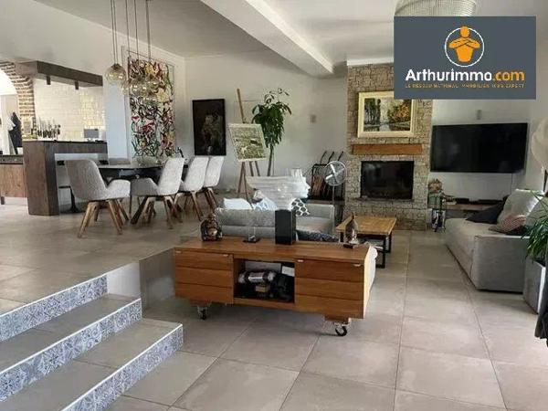 Vente                                                      Villa
                        
                     5 pièces                                         à Ajaccio