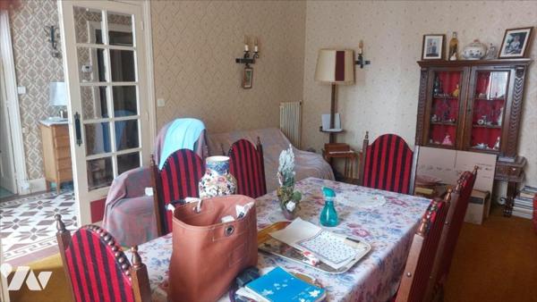 Panissieres, centre ville, maison Bourgeoise + grand atelier et terrain à bâtir