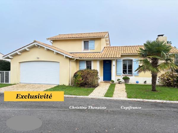 Villa à vendre 5 pièces, 3 chambres, 2 salles d'eau, Piscine privée, Climatisation, Véranda au coeur d'un Domaine résidentiel sécurisé
