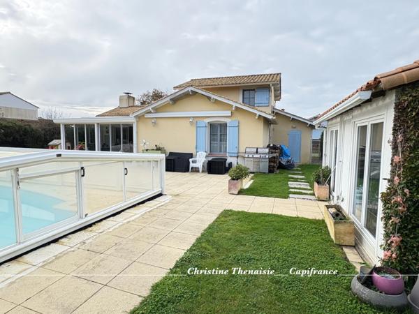 Villa à vendre 5 pièces, 3 chambres, 2 salles d'eau, Piscine privée, Climatisation, Véranda au coeur d'un Domaine résidentiel sécurisé