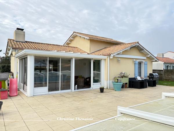 Villa à vendre 5 pièces, 3 chambres, 2 salles d'eau, Piscine privée, Climatisation, Véranda au coeur d'un Domaine résidentiel sécurisé