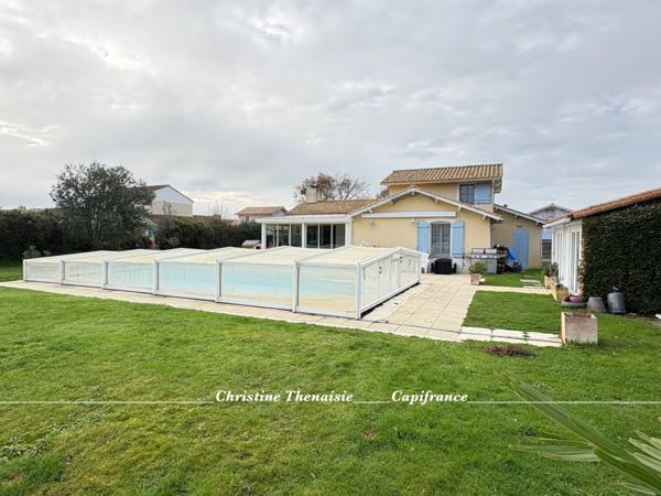 Villa à vendre 5 pièces, 3 chambres, 2 salles d'eau, Piscine privée, Climatisation, Véranda au coeur d'un Domaine résidentiel sécurisé