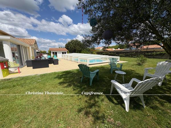 Villa à vendre 5 pièces, 3 chambres, 2 salles d'eau, Piscine privée, Climatisation, Véranda au coeur d'un Domaine résidentiel sécurisé