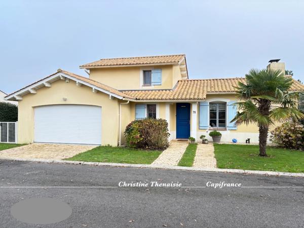 Villa à vendre 5 pièces, 3 chambres, 2 salles d'eau, Piscine privée, Climatisation, Véranda au coeur d'un Domaine résidentiel sécurisé