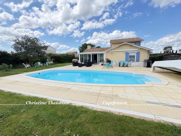 Villa à vendre 5 pièces, 3 chambres, 2 salles d'eau, Piscine privée, Climatisation, Véranda au coeur d'un Domaine résidentiel sécurisé