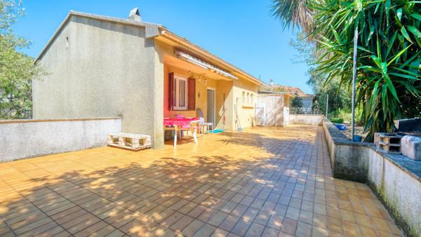 Bâtisse San Martino Di Lota 8 pièce(s) 217.7 m2 quatre appartements