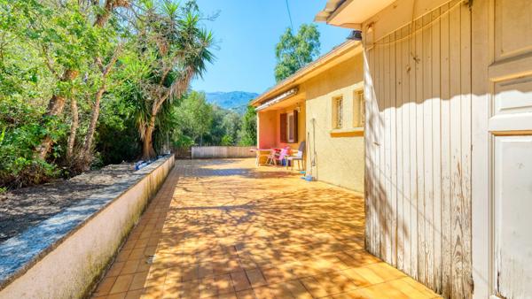 Bâtisse San Martino Di Lota 8 pièce(s) 217.7 m2 quatre appartements