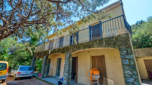 Bâtisse San Martino Di Lota 8 pièce(s) 217.7 m2 quatre appartements