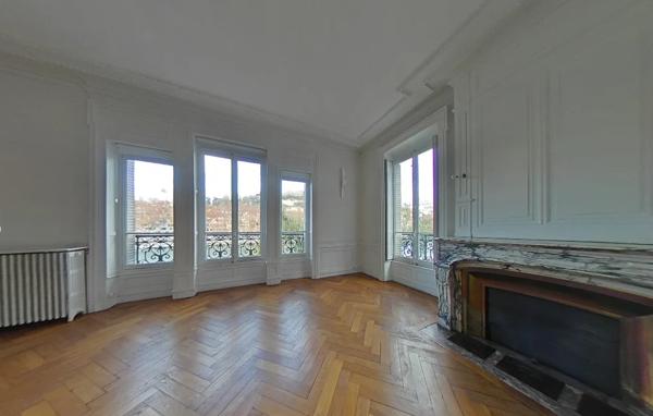 APPARTEMENT T4 A LOUER - LYON 2EME ARRONDISSEMENT Vaubecour-Mairie 144.17 m 2 2 110 € charges comprises par mois