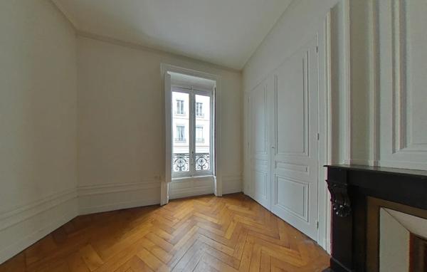 APPARTEMENT T4 A LOUER - LYON 2EME ARRONDISSEMENT Vaubecour-Mairie 144.17 m 2 2 110 € charges comprises par mois