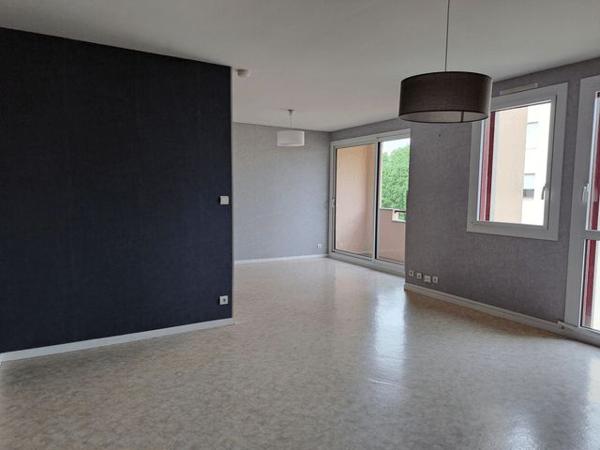 Location Appartement 4 pièces 74.5 m² - RESIDENCE ELBEE Cholet 49300
