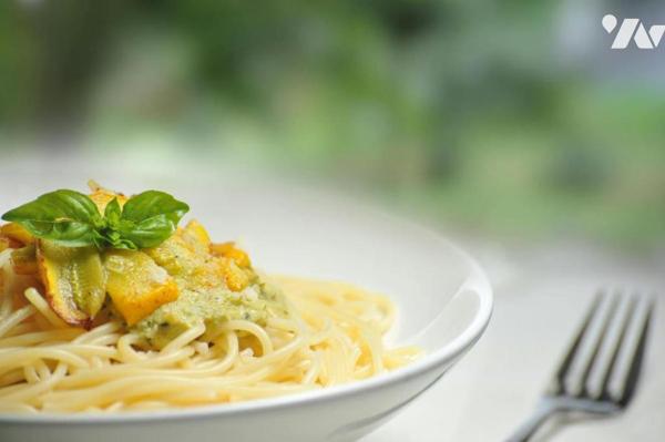 SAINT MICHEL CHEF CHEF, murs commerciaux et locatif à vendre en plein centre