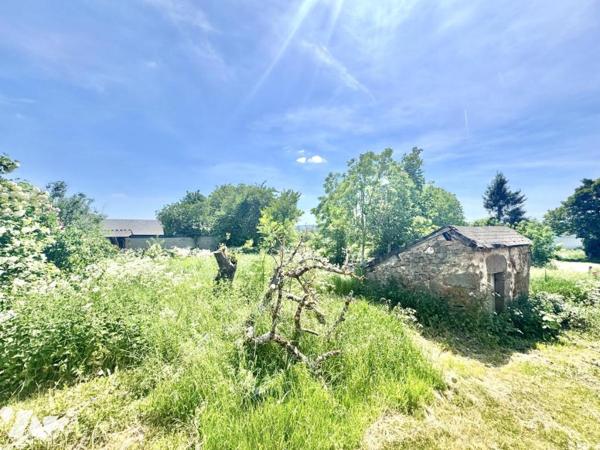 EXCLUSIVITÉ - AUTHENTIQUE CORPS DE FERME EN GRANIT SUR L’AUBRAC 