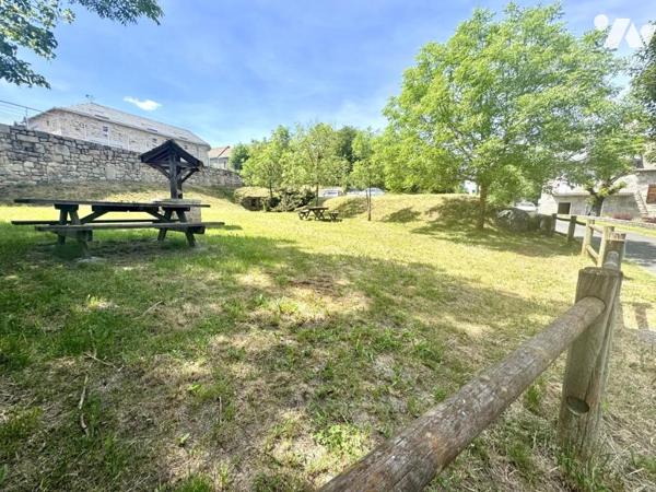 EXCLUSIVITÉ - AUTHENTIQUE CORPS DE FERME EN GRANIT SUR L’AUBRAC 
