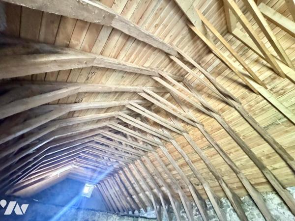 EXCLUSIVITÉ - AUTHENTIQUE CORPS DE FERME EN GRANIT SUR L’AUBRAC 