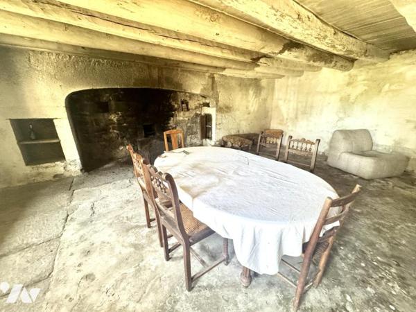 EXCLUSIVITÉ - AUTHENTIQUE CORPS DE FERME EN GRANIT SUR L’AUBRAC 
