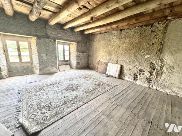 EXCLUSIVITÉ - AUTHENTIQUE CORPS DE FERME EN GRANIT SUR L’AUBRAC 