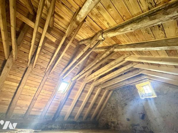 EXCLUSIVITÉ - AUTHENTIQUE CORPS DE FERME EN GRANIT SUR L’AUBRAC 