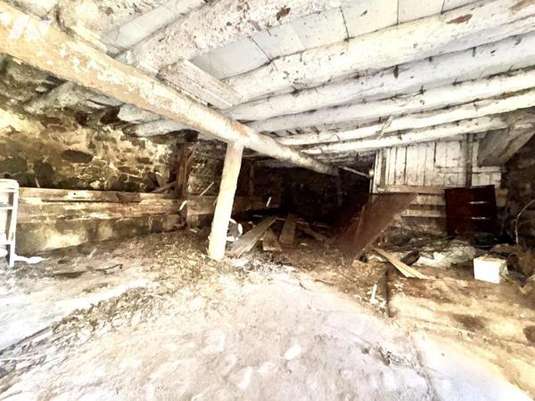 EXCLUSIVITÉ - AUTHENTIQUE CORPS DE FERME EN GRANIT SUR L’AUBRAC 