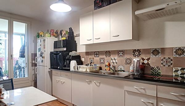 A vendre LONS PERLIC Appartement T2 de 51.7 m2 avec balcon et terrasse/ véranda